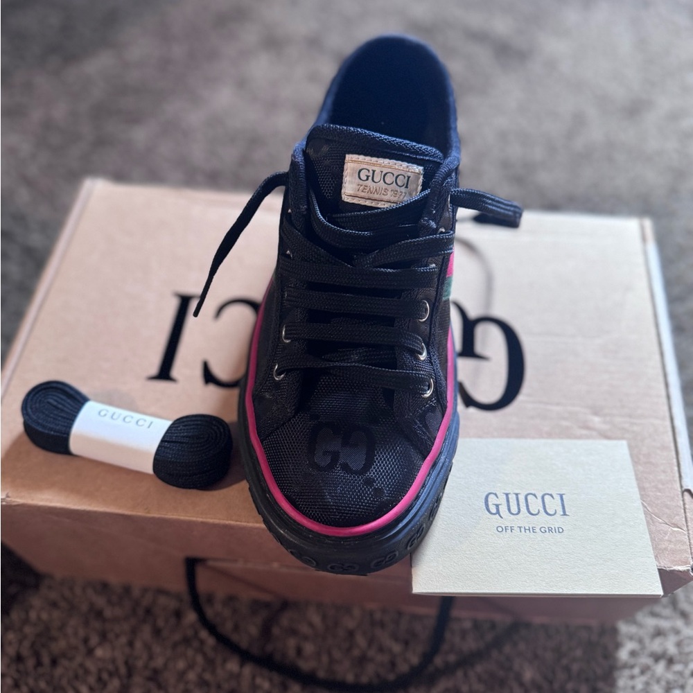 Off the grid Gucci Black Canvas Sneakers with Red and Green Accents. Retro